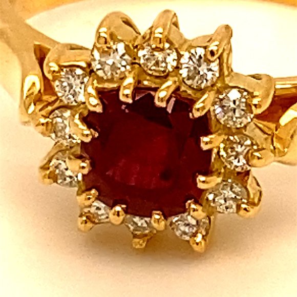 Ruby 1.09ct Diamonds Solid 18K Cocktail Ring - Picture 7 of 7